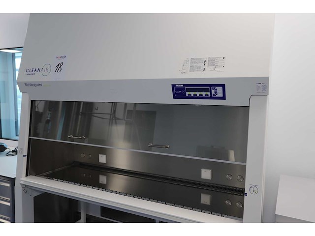 2024 clean air door baker biovanguard 6 laminaire flow cabinet - afbeelding 2 van  9