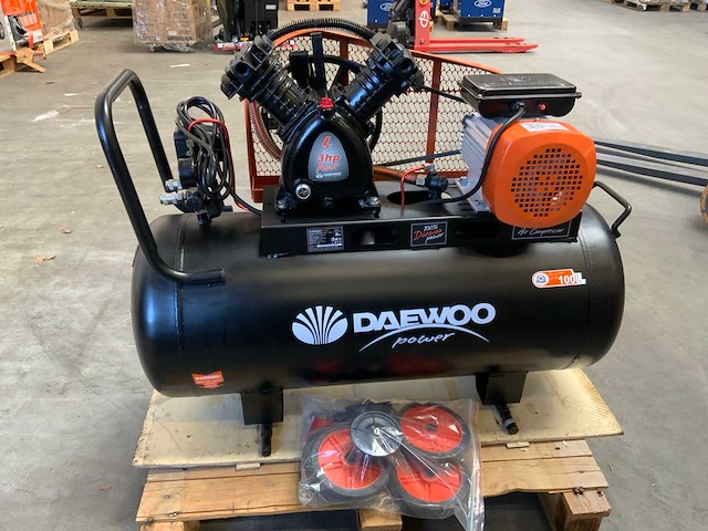 2024 daewoo daax100l luchtcompressor 100l - afbeelding 1 van  8