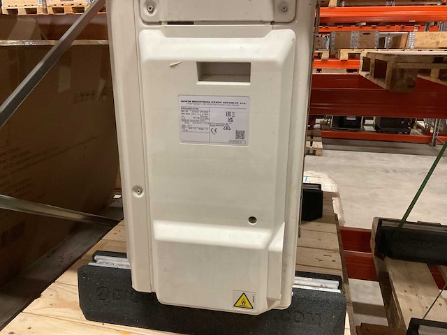 2024 daikin erga06eav3h buiten-unit - afbeelding 4 van  5