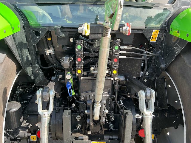 2024 deutz-fahr 5115 vierwielaangedreven landbouwtractor - afbeelding 16 van  45