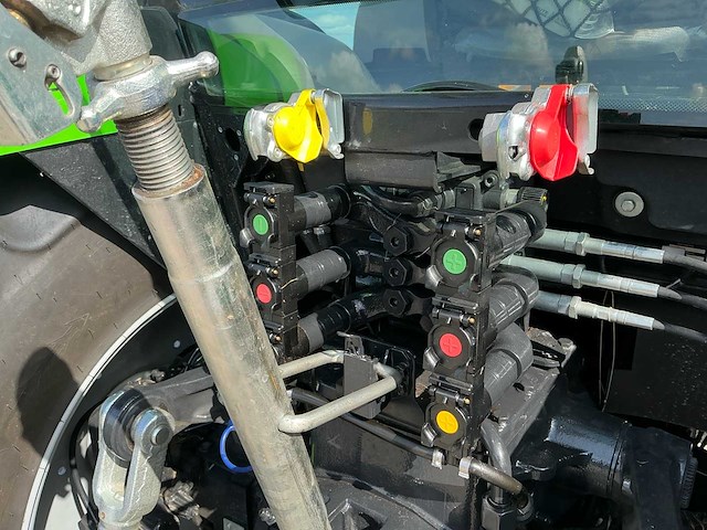 2024 deutz-fahr 5115 vierwielaangedreven landbouwtractor - afbeelding 21 van  45