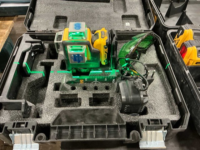 2024 dewalt dce089g accu kruislijnlaser - afbeelding 2 van  4