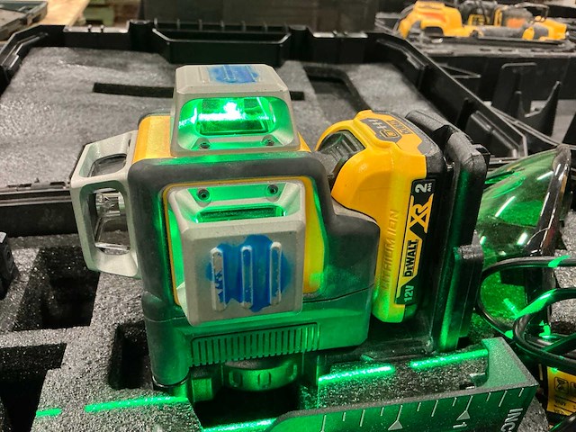 2024 dewalt dce089g accu kruislijnlaser - afbeelding 3 van  4