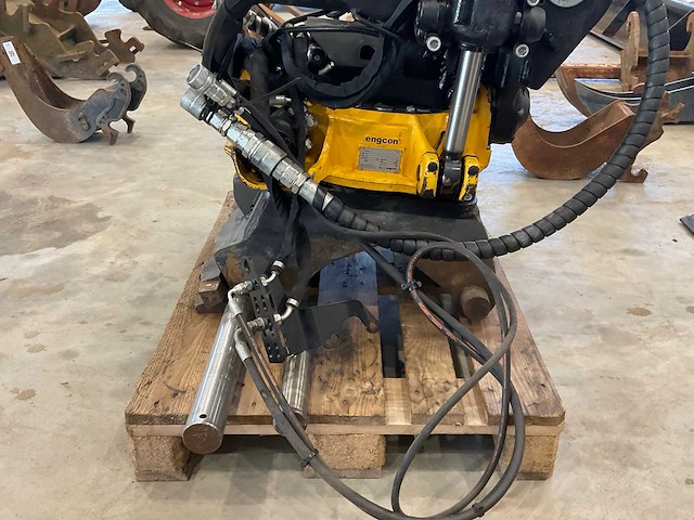 2024 engcon ec219s ss930 draaikantelstuk “cw30” - afbeelding 2 van  13
