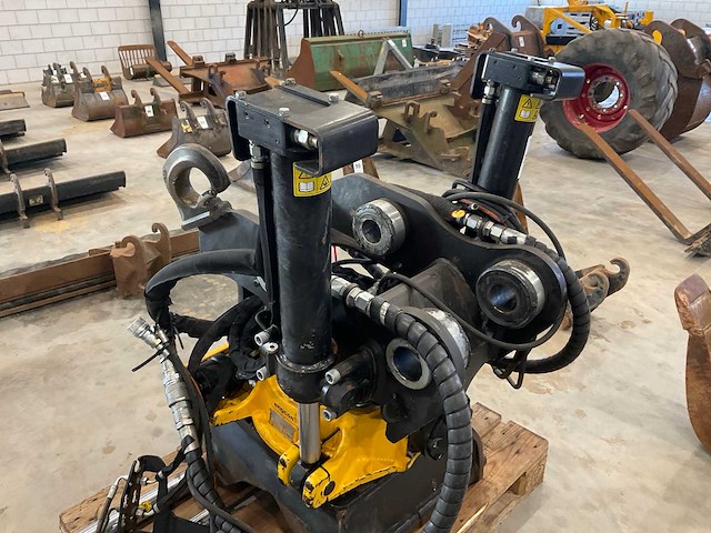 2024 engcon ec219s ss930 draaikantelstuk “cw30” - afbeelding 3 van  13