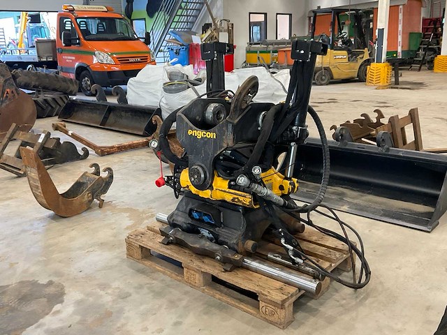 2024 engcon ec219s ss930 draaikantelstuk “cw30” - afbeelding 1 van  13