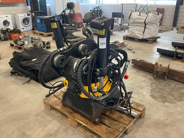 2024 engcon ec219s ss930 draaikantelstuk “cw30” - afbeelding 7 van  13