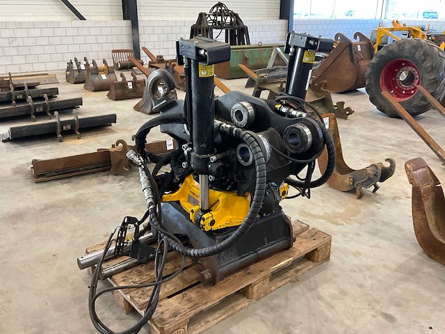 2024 engcon ec219s ss930 draaikantelstuk “cw30” - afbeelding 8 van  13