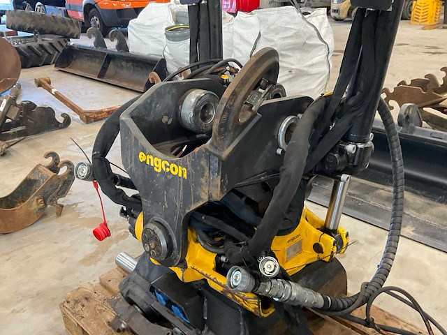 2024 engcon ec219s ss930 draaikantelstuk “cw30” - afbeelding 10 van  13