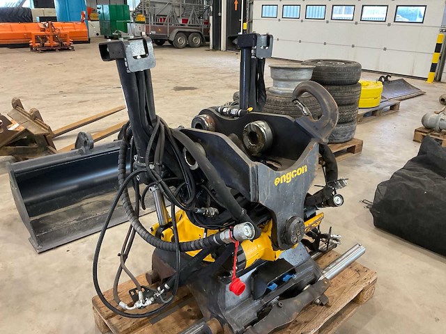 2024 engcon ec219s ss930 draaikantelstuk “cw30” - afbeelding 11 van  13