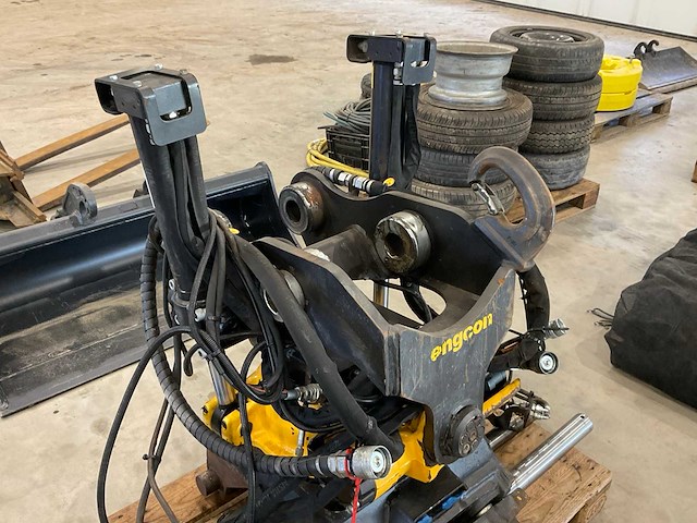 2024 engcon ec219s ss930 draaikantelstuk “cw30” - afbeelding 13 van  13