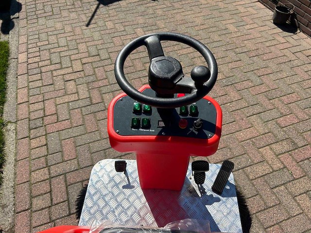 2024 ep t1260 zelfrijdende veegmachine - afbeelding 4 van  9