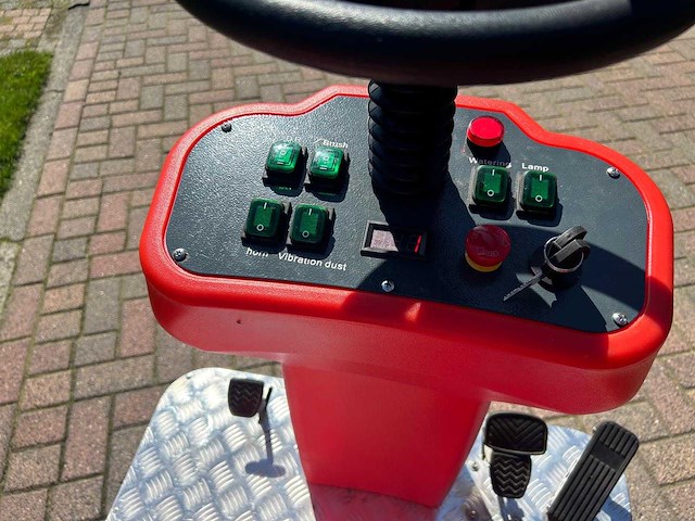 2024 ep t1260 zelfrijdende veegmachine - afbeelding 5 van  9