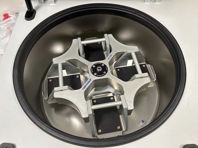 2024 eppendorf 5810 r hogesnelheids gekoeld laboratorium centrifuge - afbeelding 3 van  5