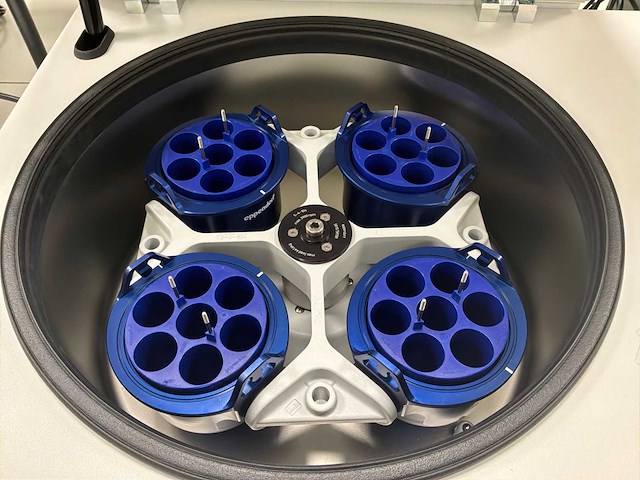 2024 eppendorf 5810 r hogesnelheids gekoeld laboratorium centrifuge - afbeelding 4 van  5