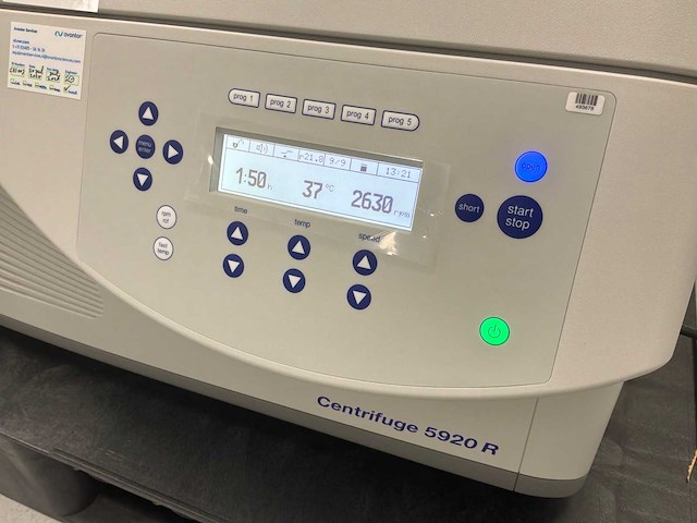 2024 eppendorf 5920r gekoeld laboratorium centrifuge - afbeelding 1 van  2