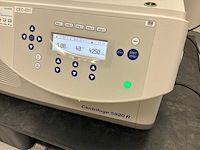 2024 eppendorf 5920r gekoeld laboratorium centrifuge - afbeelding 2 van  3