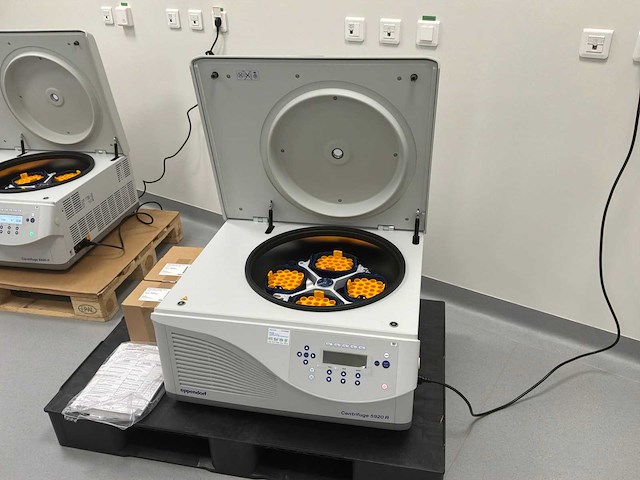 2024 eppendorf 5920r gekoeld laboratorium centrifuge - afbeelding 1 van  5
