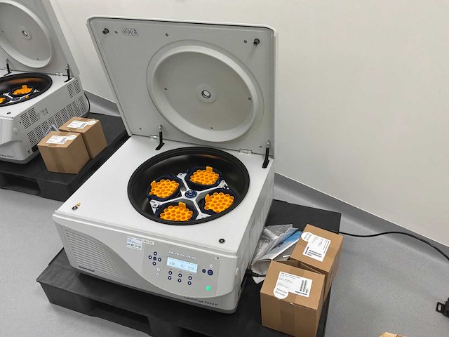 2024 eppendorf 5920r gekoeld laboratorium centrifuge - afbeelding 1 van  5