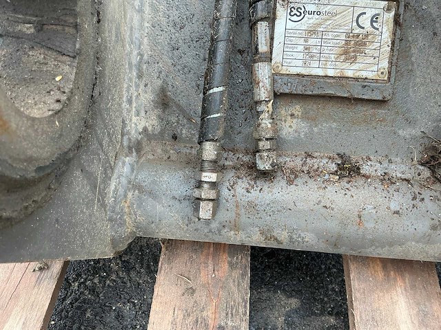2024 eurosteel ec230 hydraulische snelwissel - afbeelding 8 van  9