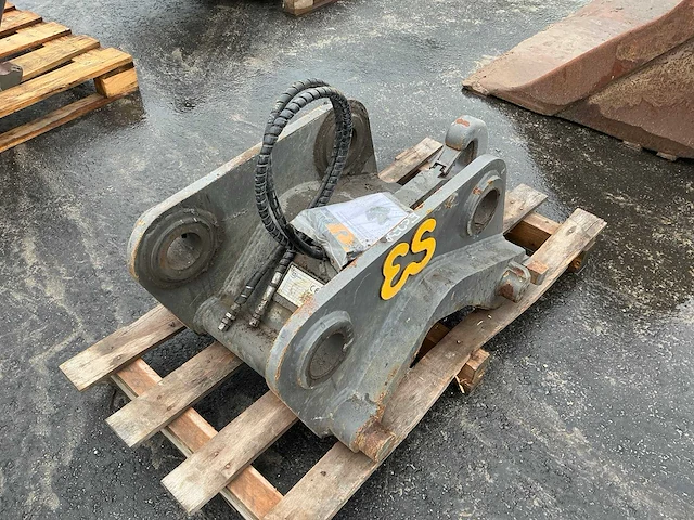 2024 eurosteel ec230 hydraulische snelwissel - afbeelding 2 van  9