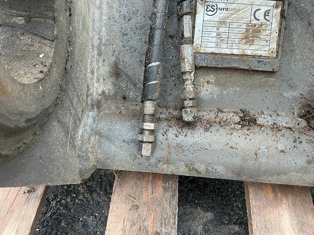 2024 eurosteel ec230 hydraulische snelwissel - afbeelding 8 van  9