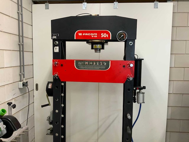 2024 facom w-450 / 50t werkplaatspers - afbeelding 9 van  13