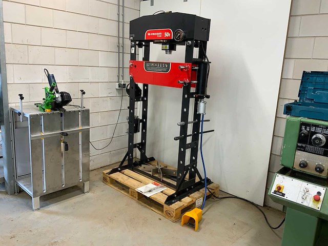 2024 facom w-450 / 50t werkplaatspers - afbeelding 1 van  13