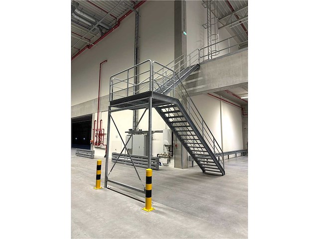 2024 gegalvaniseerde stalen trap - afbeelding 1 van  2