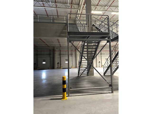 2024 gegalvaniseerde stalen trap - afbeelding 3 van  5