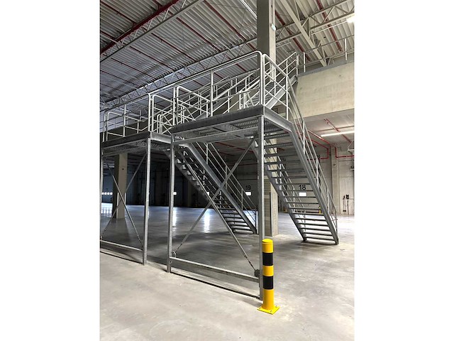 2024 gegalvaniseerde stalen trap - afbeelding 1 van  2