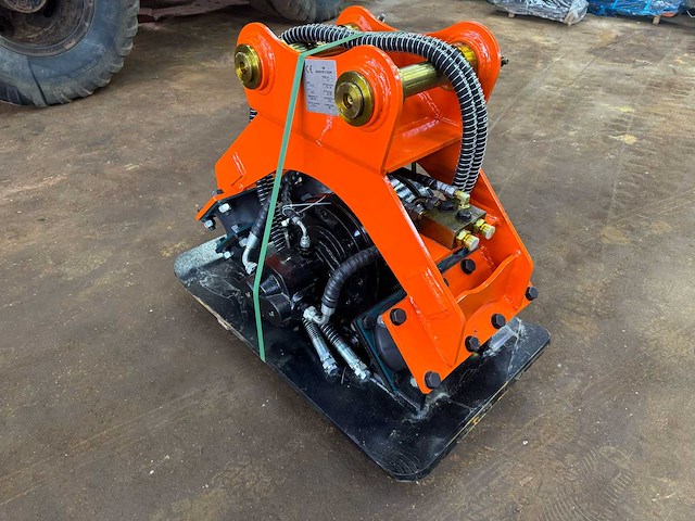2024 hb-04 4.5/6tons trilplaat voor een graafmachine - afbeelding 1 van  2