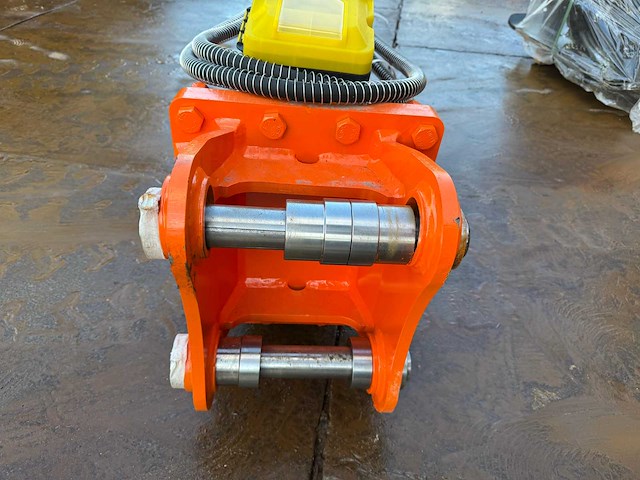 2024 hb680 4.5/6tons trilplaat voor een graafmachine - afbeelding 3 van  6
