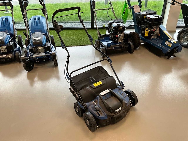 2024 hyundai 57063 verticuteermachine - afbeelding 1 van  6