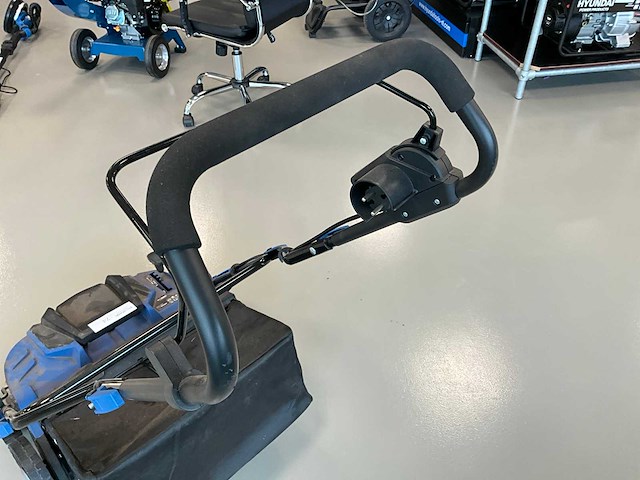2024 hyundai 57063 verticuteermachine - afbeelding 4 van  6