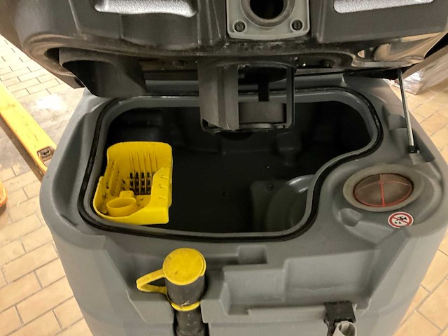 2024 kärcher b 110 r schrobmachine - afbeelding 4 van  16