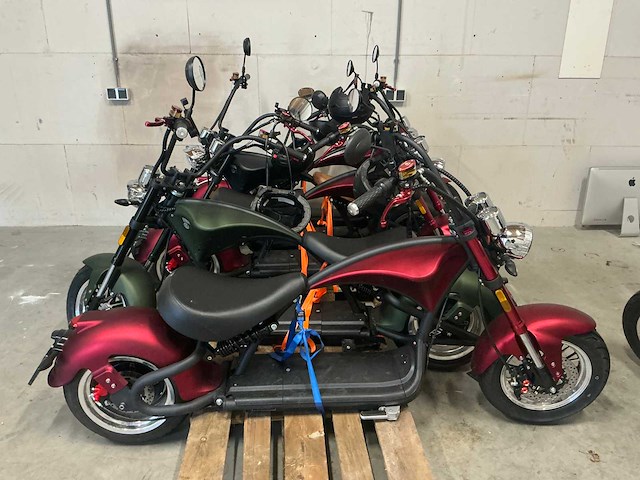 2024 mangosteen m1 l1e-b elektrische snorscooter groen, rood en zwart (8x) - afbeelding 7 van  11