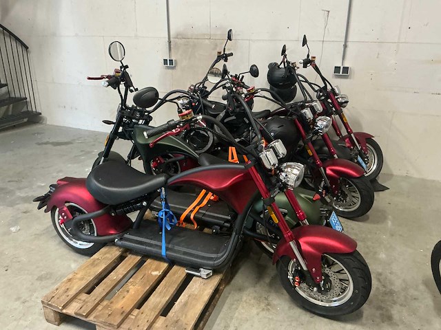 2024 mangosteen m1 l1e-b elektrische snorscooter groen, rood en zwart (8x) - afbeelding 8 van  11