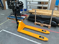 2024 manutan a369875 hand hydraulische palletwagen - afbeelding 1 van  5