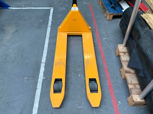 2024 manutan a369875 hand hydraulische palletwagen - afbeelding 2 van  5