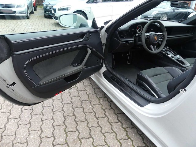 2024 porsche 911 carrera gts cabriolet (992) | german high-performance sports car - afbeelding 13 van  48