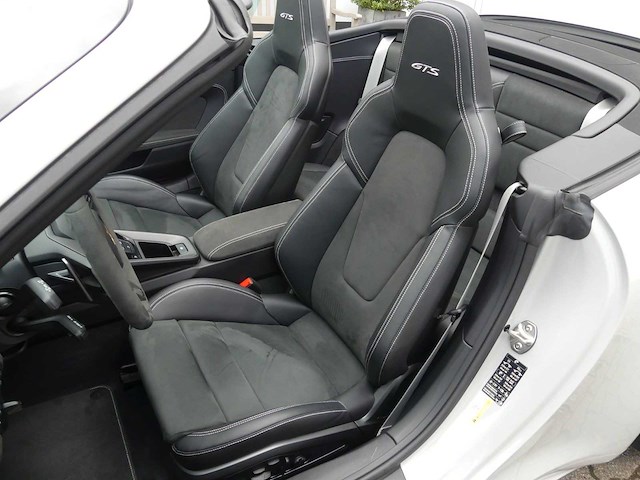 2024 porsche 911 carrera gts cabriolet (992) | german high-performance sports car - afbeelding 16 van  48