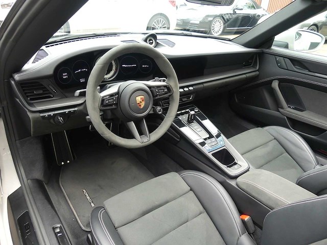 2024 porsche 911 carrera gts cabriolet (992) | german high-performance sports car - afbeelding 17 van  48