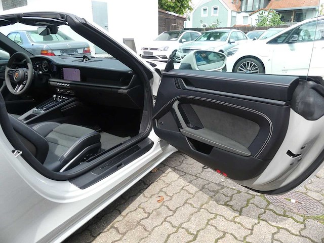 2024 porsche 911 carrera gts cabriolet (992) | german high-performance sports car - afbeelding 35 van  48
