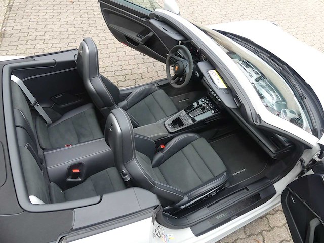 2024 porsche 911 carrera gts cabriolet (992) | german high-performance sports car - afbeelding 42 van  48