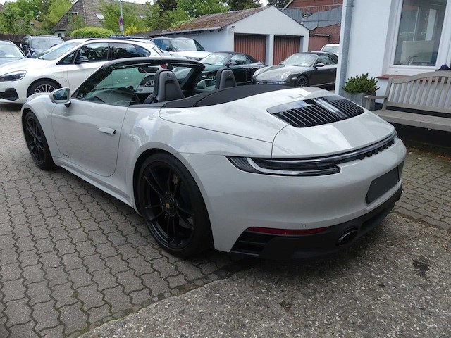 2024 porsche 911 carrera gts cabriolet (992) | german high-performance sports car - afbeelding 45 van  48
