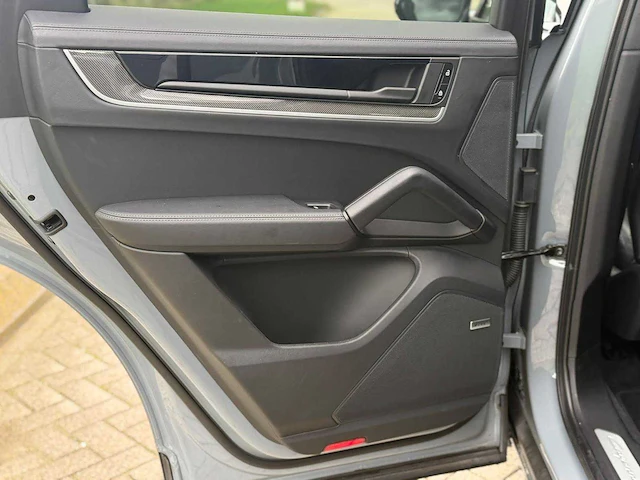 2024 porsche cayenne coupé 3.0 e-hybrid lightweight - afbeelding 9 van  24