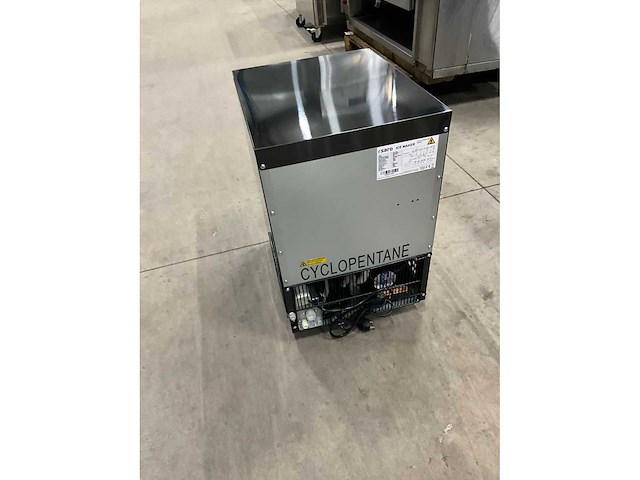 2024 saro eb 26 ijsblokjesmachine - afbeelding 1 van  2
