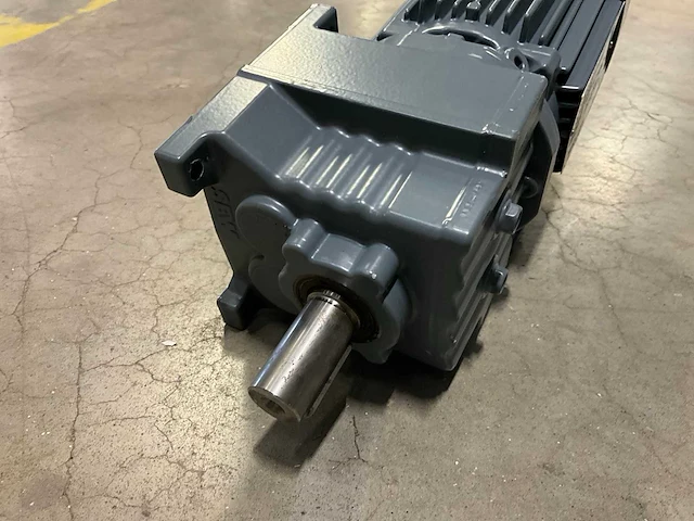 2024 sew-eurodrive r07 dr2s56mr4 0,09kw reductiemotor - afbeelding 3 van  6