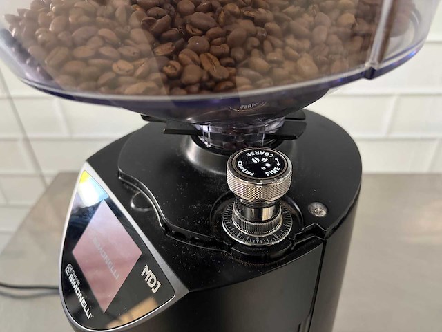 2024 simonelli - nuova - mdj - volautomatische koffiemolen - afbeelding 7 van  8